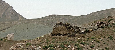 Aufgeschichtete Kuhfladen (Heizmaterial) - Dogubeyazit