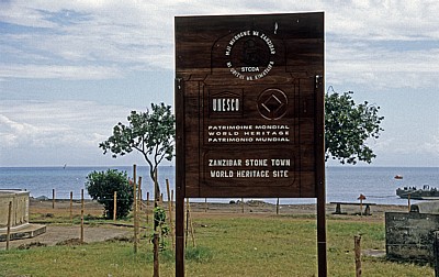 Stone Town: Hinweistafel - Zanzibar Town
