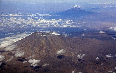 Flug Daressalam - Nairobi: Kilimandscharo und Mount Meru - Tansania