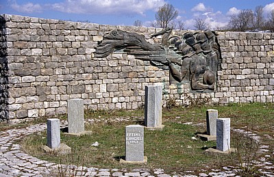 Mahnmal zum Gedenken an das Wehrmachtsmassaker von 1943 - Borova