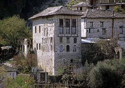 Turmhaus in der Altstadt an den Hängen des Mali i Gjerë - Gjirokastra