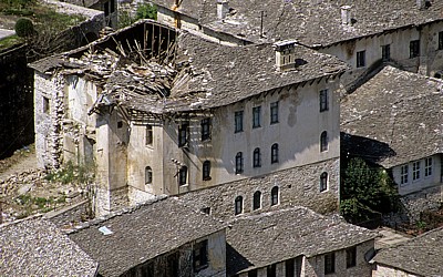 Der Zahn der Zeit nagt an den Häusern der Altstadt - Gjirokastra