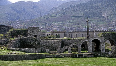 Auf dem Burggelände - Gjirokastra