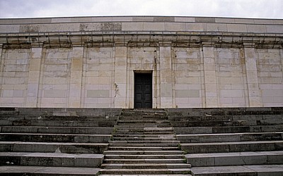 Ehemaliges Reichsparteitagsgelände: Zeppelinfeld, Haupttribüne - Nürnberg
