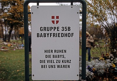 Wiener Zentralfriedhof: Schild: Gruppe 35 B (Babyfriedhof) - Wien
