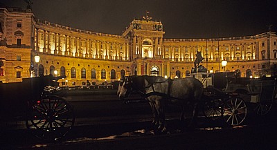 Hofburg: Fiaker vor der Neuen Burg bei Nacht - Wien