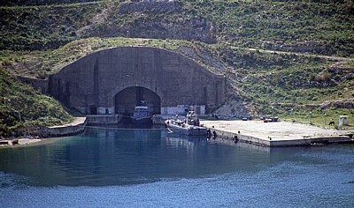 Bucht von Porto Palermo (Panormon): U-Boot-Station - Albanische Riviera