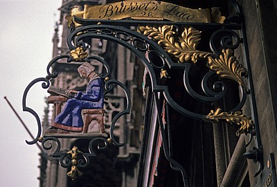 Türschild mit Klöpplerin - Brüssel