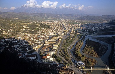 Blick von der Burg (Kalaja): Mangalem und Osum-Tal - Berat - Berat