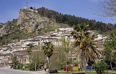 Mangalem: Die Stadt der tausend Fenster - Berat