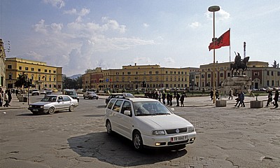 Sheshi Skanderbeg (Skanderbeg-Platz) - Tirana