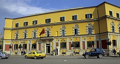 Sheshi Skanderbeg (Skanderbeg-Platz): Ministerium für Straßenbau und Tourismus - Tirana