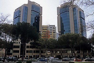 Boulevard Dëshmorët e Kombit: Twin Towers - Tirana