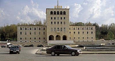 Sheshi Nanë Terese (Mutter-Teresa-Platz): Universität - Tirana