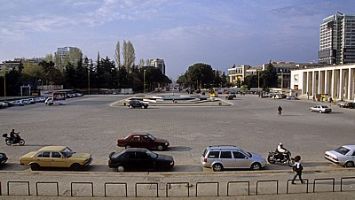 Sheshi Nanë Terese (Mutter-Teresa-Platz) - Tirana