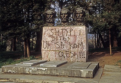 Parku i Madh (Großer Park): Gedenkstätte für die Gebrüder Frashëri - Tirana