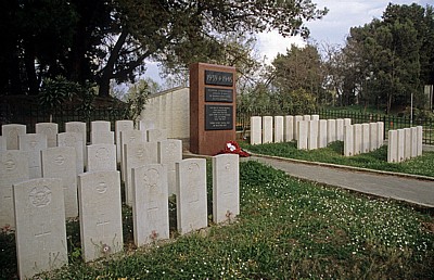 Parku i Madh (Großer Park): Gedenkstätte für gefallene britische Soldaten - Tirana
