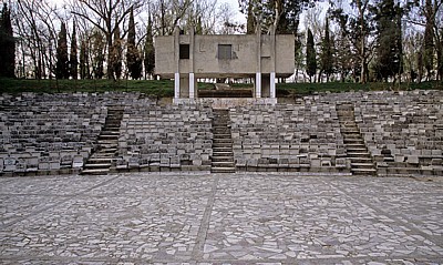 Parku i Madh (Großer Park): Modernes Freilufttheater - Tirana