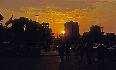 Sheshi Skanderbeg (Skanderbeg-Platz) im Abendlicht - Tirana