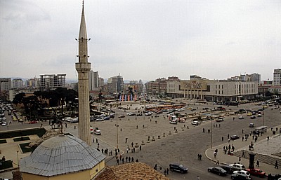 Blick vom Uhrturm auf den Sheshi Skanderbeg (Skanderbeg-Platz) - Tirana