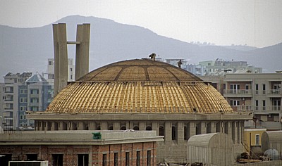 Blick vom Uhrturm: Auferstehungskathedrale (im Bau) - Tirana