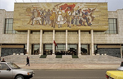 Sheshi Skanderbeg (Skanderbeg-Platz): Nationalmuseum - Tirana