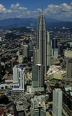 Blick vom Menara Kuala Lumpur: Petronas Towers - Kuala Lumpur