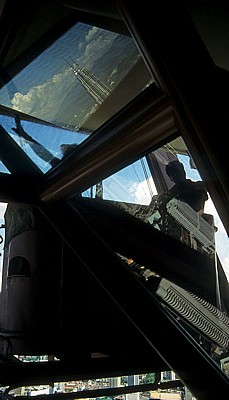 Blick vom Menara Kuala Lumpur: Fensterputzer bei der Arbeit - Kuala Lumpur