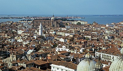 Blick vom Campanile: In der Bildmitte oben Santi Giovanni e Paolo - Venedig
