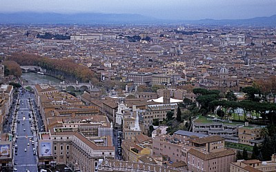 Petersdom: Blick von der Kuppel auf die Innenstadt - Vatikan