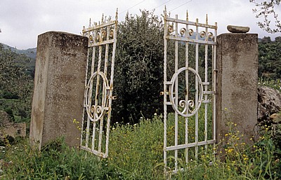 Verrostetes Eingangstor - Cuglieri