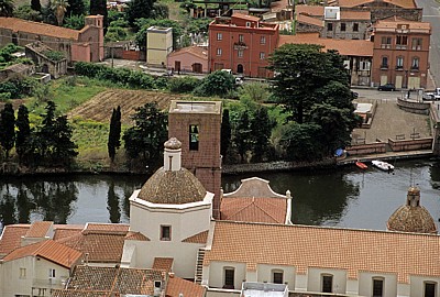Blick vom Castello Malaspina (Serravalle): Kathedrale dell' Immacolata - Bosa