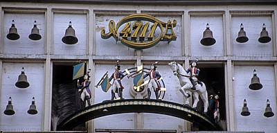 Glockengasse: Glockenspiel am 4711-Haus - Köln