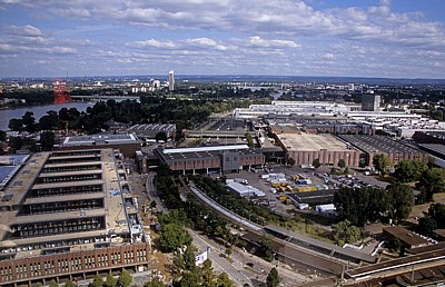Blick vom KölnTriangle: Messegelände Köln Messe - Köln