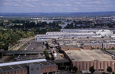 Blick vom KölnTriangle: Messegelände Köln Messe - Köln