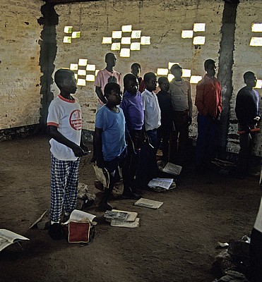 Schulklasse während des Unterrichts - Provinz Manica