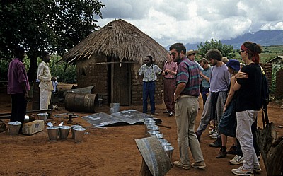 Produktion von Blecheimern - Provinz Manica