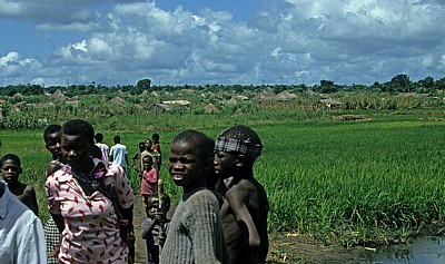 Blick über den Fluß auf den Bairro Hippocro - Chimoio