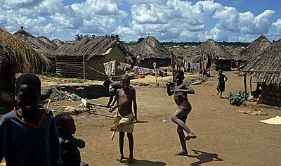 Bairro Hippocro: Die Kinder tun alles, um fotografiert zu werden - Chimoio