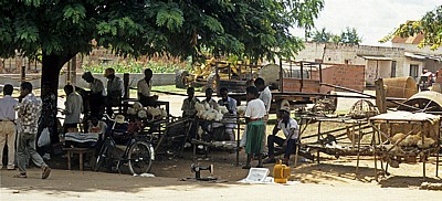 Kleiner Stadtteilmarkt: Geflügelabteilung - Chimoio