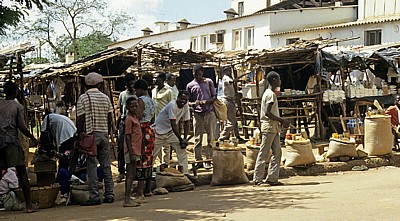 Kleiner Stadtteilmarkt: Marktstände - Chimoio