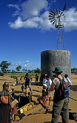 Mit Windkraft betriebener Brunnen - Sussundenga