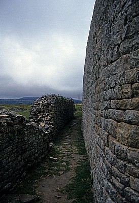 Great Enclosure (Große Einfriedung): Regelmäßig geschichtete Mauer - Great Zimbabwe Ruins