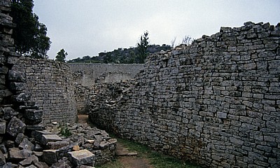 Great Enclosure (Große Einfriedung): In unregelmäßigen Lagen geschichtetes Mauerwerk - Great Zimbabwe Ruins
