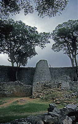 Great Enclosure (Große Einfriedung): Konischer Turm - Great Zimbabwe Ruins