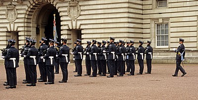 Buckingham Palace: Changing the Guard - London