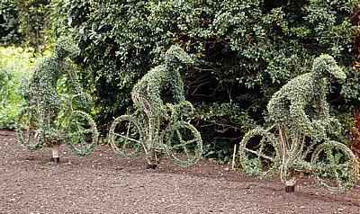 St James's Park: Buchsbaum in Form von Radfahrern - London