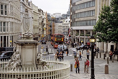 Statue of Queen Anne - London