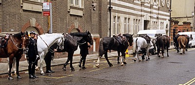 Great Scotland Yard: Berittene Polizei - Abführen - London