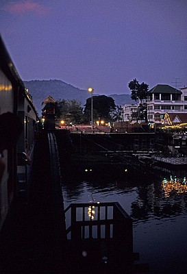 Death Railway: Nam Tok - Kanchanaburi - Fahrt über die Kwai-Brücke - Kanchanaburi